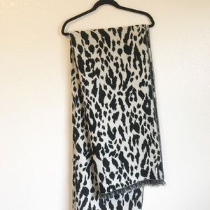BR Animal Print Blanket Scarf B&W